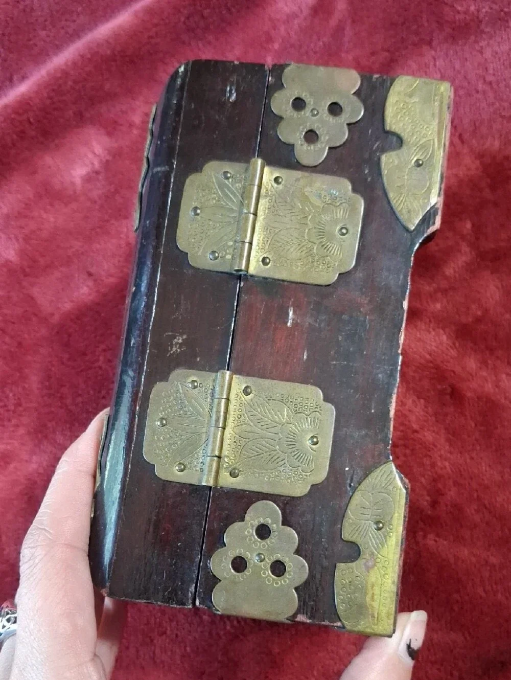 Vintage Hand-Painted Lacquer Jewelry Box with Brass Accents - Black & Gold